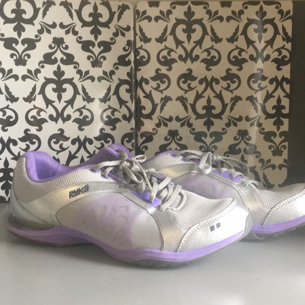Like new sneakers